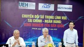Ông Nguyễn Nhật, Phó Tổng biên tập Thường trực báo SGGP phát biểu khai mạc buổi tọa đàm. Ảnh: HOÀNG HÙNG