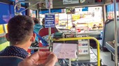 Xe buýt công cộng ở TPHCM vẫn cần phải cải tiến nhiều hơn nữa về hình thức và điều kiện vật chất kỹ thuật. (Ảnh: Tác giả trên xe buýt từ Bến xe miền Tây sang Bến xe miền Đông).
