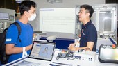 Doanh nghiệp Việt nỗ lực tìm đối tác sản xuất và tiêu thụ sản phẩm tại một chương trình triển lãm. Ảnh: HOÀNG HÙNG
