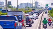 Đường dẫn vào cao tốc TPHCM - Long Thành - Dầu Giây luôn trong tình trạng quá tải, nhưng TPHCM lại không có quyền tự chủ để khai thông.