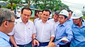 Bí thư Thành ủy Nguyễn Văn Nên kiểm tra tiến độ dự án cải tạo kênh Tham Lương-Bến Cát-Rạch Nước Lên ngày 13-6-2023.