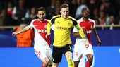 Marco Reus (giữa) sẽ quyết định chiến thắng cho Dortmund.