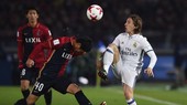 Luka Modric (phải, Real Madrid) trong trận chung kết 2016 với Kashima