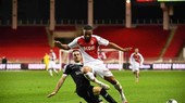 Monaco (phải) yếu kém đến dộ thua cả đội chót bảng Guingamp trên sân nhà