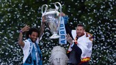 Sergio Ramos và Marcelo trong lễ đăng quang Liga mủa qua