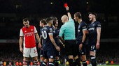 Xhaka chắc chắn là cái tên được lưu ý vì thường xuyên lãnh thẻ