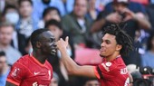 Sadio Mane (trái) ăn mừng bàn thắng ở Wembley
