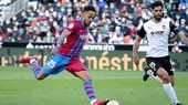 Aubameyang tung cú sút