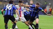 Hàng thủ Inter khóa chặt mũi nhọn Pedri của Barcelona