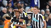 Joelinton ăn mừng bàn thắng