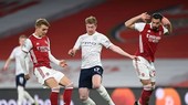 Kevin De Bruyne giữa vòng vây hậu vệ Arsenal