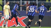 Tiền đạo Romelu Lukaku (giữa) ăn mừng bàn thắng cùng đồng đội