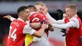 Các cầu thủ Arsenal phấn khích với chiến thắng