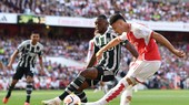 Martinelli và Wan Bissaka đối mặt nhau suốt trận