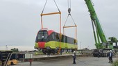 Cuối tháng 10/2020, đoàn tàu đầu tiên của Metro Nhổn - ga Hà Nội đã được đưa về ga S1 và hoàn tất lắp đặt trên ray sau hai tháng thi công