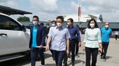 Phó thủ tướng và lãnh đạo TP.HCM kiểm tra kho hàng của Tiki - Ảnh: ĐAN THUẦN