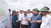 Chủ tịch Quốc hội Vương Đình Huệ kiểm tra tại Dự án đầu tư xây dựng Cảng hàng không quốc tế Long Thành. (Ảnh: Doãn Tấn/TTXVN)