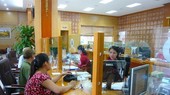 Giao dịch tại Agribank. (Ảnh: Thúy Hà/Vietnam+)