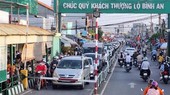 Các phương tiện xếp hàng chờ qua phà Cát Lái, nối huyện Nhơn Trạch (Đồng Nai) và thành phố Thủ Đức (Thành phố Hồ Chí Minh). (Ảnh: TTXVN phát)