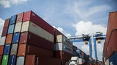 Bốc xếp container tại Tân Cảng Cát Lái (Thành phố Hồ Chí Minh). (Ảnh: Hồng Đạt/TTXVN)