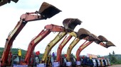 Nghi thức khởi công Dự án thành phần cao tốc đường bộ Bắc-Nam phía Đông, đoạn Hoài Nhơn-Quy Nhơn. (Ảnh: Lê Ngọc Phước/TTXVN)