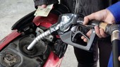 Sau 2 lần giảm gần 500 đồng, giá xăng RON95-III về ngưỡng 23.300 đồng/lít