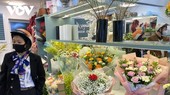 Hoa tươi vẫn là mặt hàng được nhiều người lựa chọn nhiều nhất dịp 8/3.