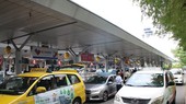 Yêu cầu báo cáo vụ taxi ở sân bay Tân Sơn Nhất 'gánh' nhiều loại phí