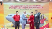 Vietjet President & Chairwoman Nguyen Thi Phuong Thao, CEO Dinh Viet Phuong welcomed Minister Farrell (the second from the left) and Australia’s Ambassador to Vietnam Andrew Goledzinowski (on the far right).