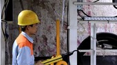 Trong thời gian nghỉ lễ 30/4 và 1/5, toàn bộ công trường Dự án tuyến đường sắt đô thị thí điểm thành phố Hà Nội, đoạn Nhổn-ga Hà Nội vẫn thi công 3 ca liên tục. (Ảnh: Tuấn Anh/TTXVN)