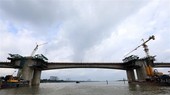 Dự kiến dự án cầu Vĩnh Tuy 2 hợp long các nhịp chính trước 30/6. (Ảnh: Tuấn Anh/TTXVN)