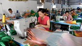 May túi xuất khẩu tại Công ty Huyền Bính (Nam Định). (Ảnh LÂM THANH)