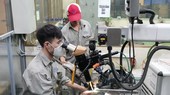 Sản xuất hàng tại Công ty cổ phần Nhựa Hà Nội. (Ảnh: Đức Duy/Vietnam+)