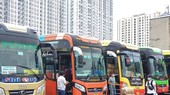 Phương tiện xe khách tại bến xe Hà Nội. (Ảnh: Việt Hùng/Vietnam+)