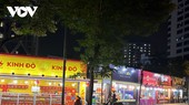 Cả một góc đường ở Hà Nội toàn là cửa hàng bán bánh Trung thu nhưng vắng khách