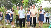 Huyện Bình Chánh ra quân tổng vệ sinh và trồng cây xanh