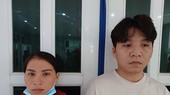 Sáu và Đạt (từ trái qua phải) tại cơ quan công an. Ảnh: C.T