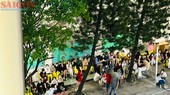 Các đối tượng lúc đưa về trụ sở Công an. Ảnh: CHÍ THẠCH
