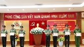 Ban Giám đốc Công an TPHCM trao thưởng cho các đơn vị có thành tích xuất sắc