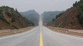 Cao tốc Cam Lộ - La Sơn hiện không có dải phân cách cứng ở giữa