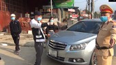 Không chấp hành đo nồng độ cồn, tài xế còn livestream trên mạng