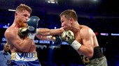 Saul Alvarez (trái) và Gennady Golovkin "bất phân thắng bại" sau một trận đấu hấp dẫn