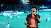 Ca sĩ Anh Khoa tập dượt cho Gala trao giải. Ảnh DŨNG PHƯƠNG