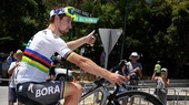 Peter Sagan bốc đầu xe ăn mừng chiến thắng