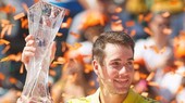 John Isner và chiếc cúp của cuộc đời