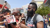 James Harden luôn được nhiều người hâm mộ chú ý