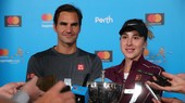 Federer và Bencic với chiếc cúp vô địch Hopman Cup