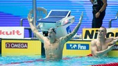 Dressel ăn mừng thành tích phá KLTG của Phelps