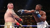 AJ ra đòn trúng mặt Andy Ruiz