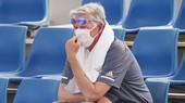 Tinkov đeo khẩu trang thị sát một trận đấu ở giải Nga